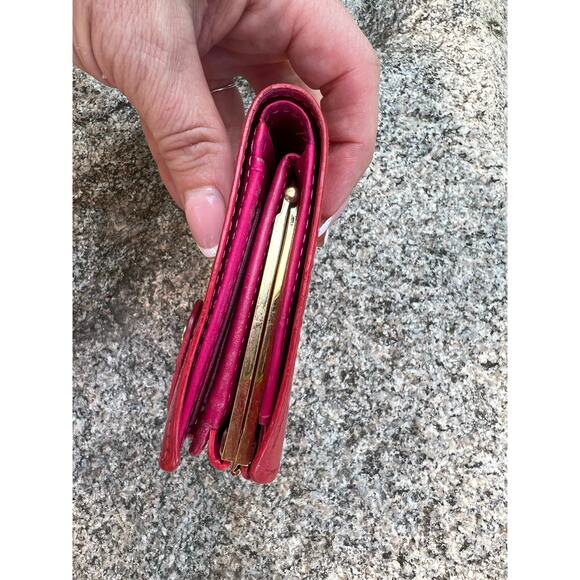 LOUIS VUITTON Monogram Vernis Wallet - Picture 2 of 13